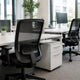 Oficina corporativa con sillas de oficina ergonómicas y escritorios – Grupo Decos